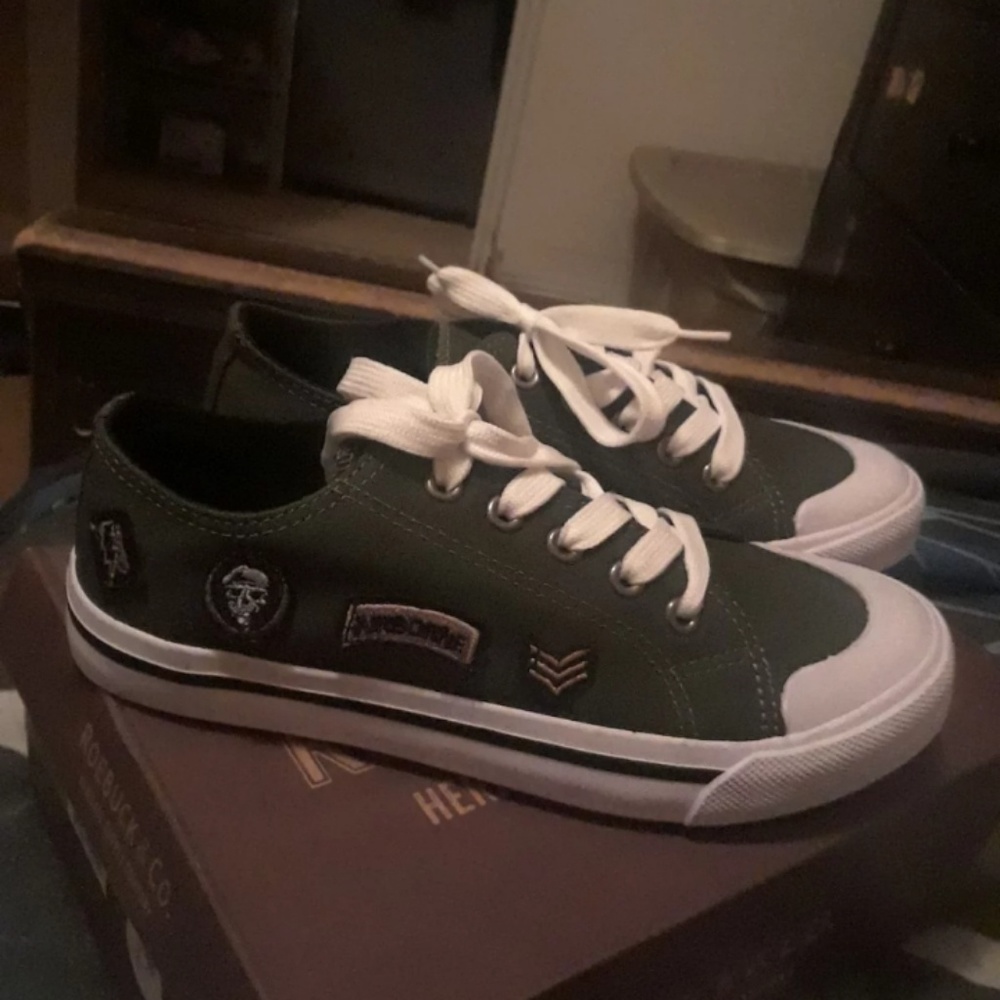 Boys Roebuck & Co Patch Shoes size 4 (New)
